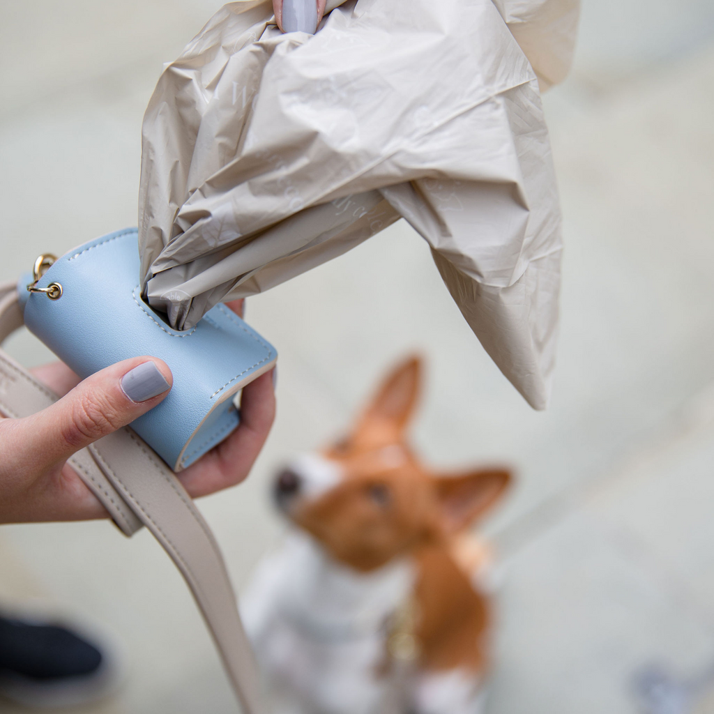 Porta Bolsas Beige de Cuero Vegano para Perros | Dispensador Elegante